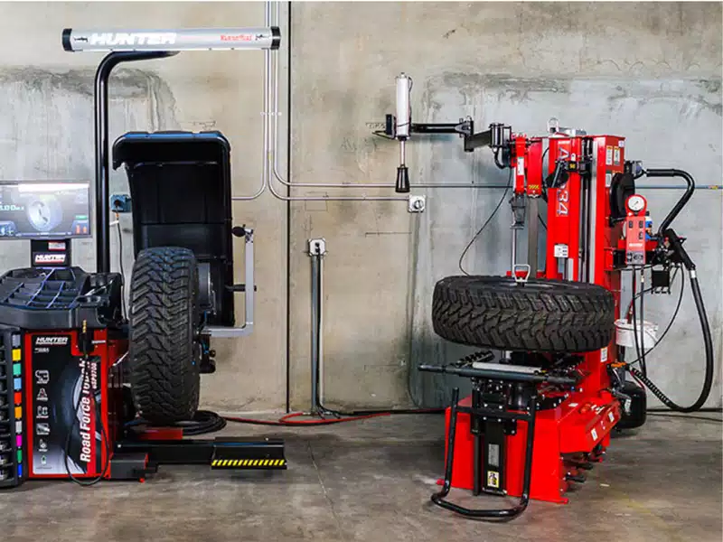 Tire mounting and balancing service